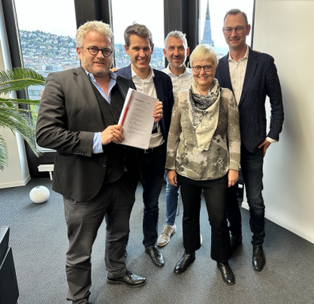 Die Unterzeichnung des Übernahmevertrags zwischen der Drees & Sommer SE sowie der m3 Bauprojektmanagement GmbH. © Drees & Sommer SE