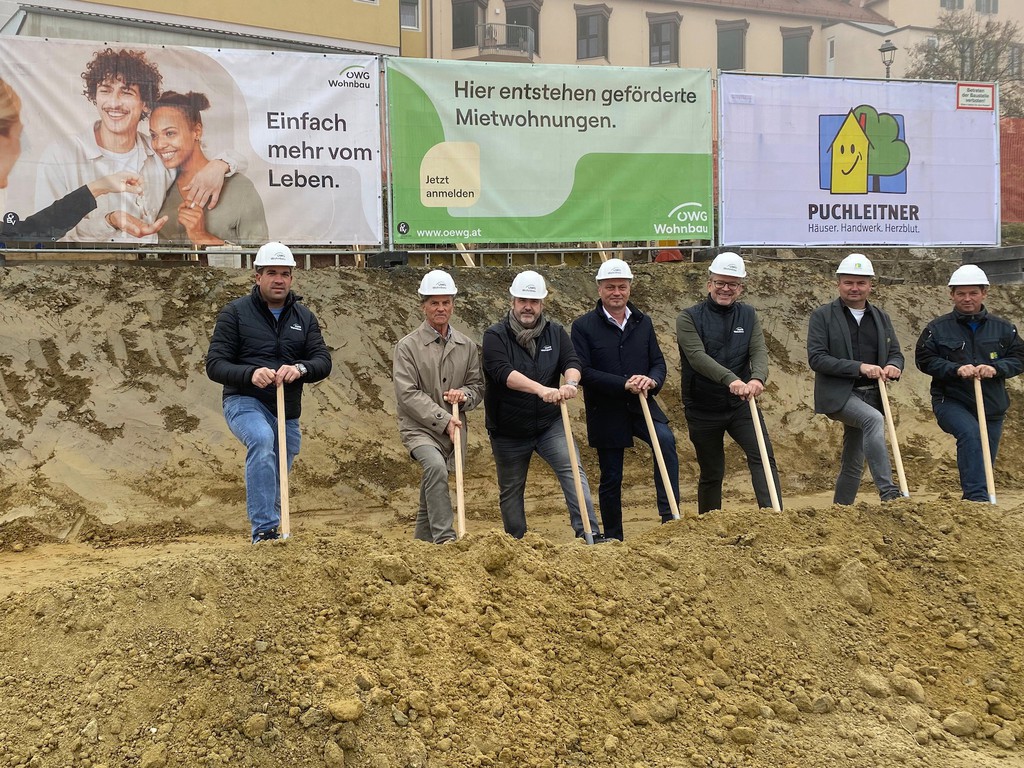 vlnr: Matthias Wacker (ÖWG), Karl Puchleitner (Puchleitner Bau), Heinz Zischka (ÖWG), Manfred Reisenhofer (BM), Carl Puchner (ÖWG), Franz Platzer (Puchleitner Bau) und Hannes Krois (Puchleitner Bau)
 © ÖWG Wohnbau