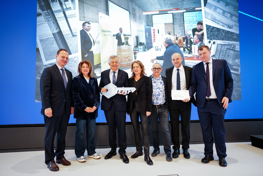 Karl Maria Pfeffer), Yvonne Rychly, Michael Wiederer, Marianne Durig, Ulrich Burtscher, Martin Hausleitner, Bernhard Binder bei der Eröffnung. © European Handball Federation