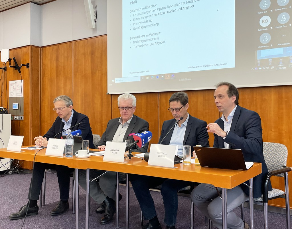 Hans Jörg Ulreich, Gerald Gollenz , Alexander Bosak und Matthias Grosse präsentierten den WKO Neubaubericht 2023. © lk