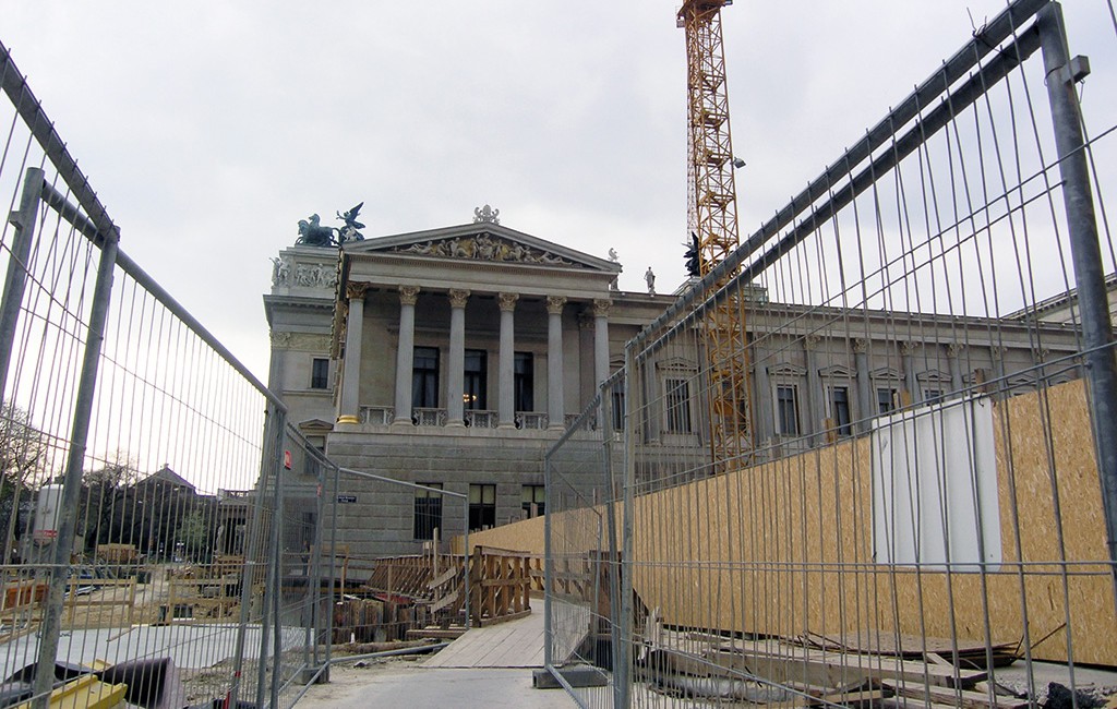 Bauen wird immer teurer -  nicht nur bei historischen Gebäuden, ebenso bei einfachen Baustellen © Parlamentsdirektion / Bernhard Zofall