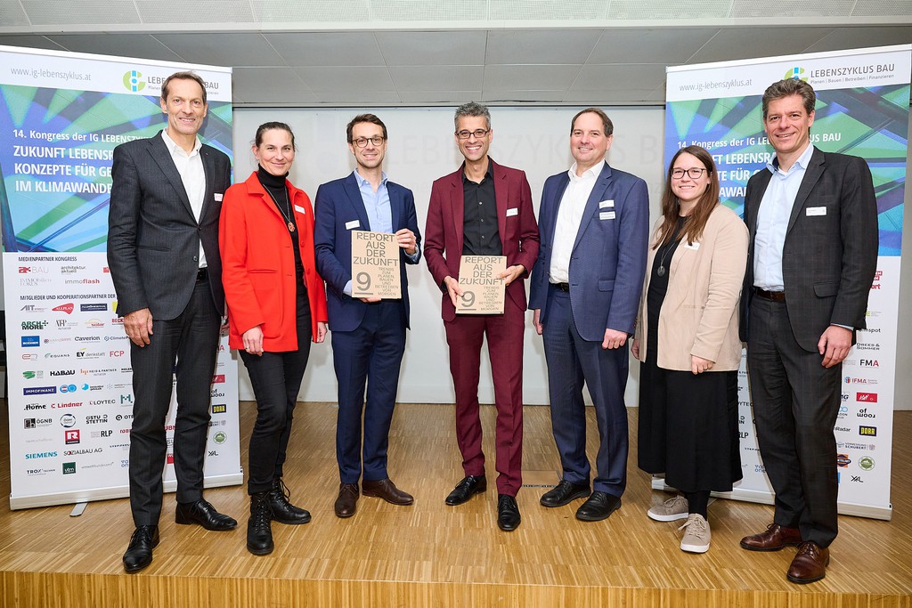 vlnr: Wolfgang Kradischnig (Delta), Margot Grim-Schlink (e7), Christoph Müller-Thiede (M.o.o.con), Dominik Philipp (Dietrich | Untertrifaller), Klaus Reisinger (ClimatePartner), Magdalena Prem (Heid & Partner Rechtsanwälte), Stefan Rufera (KPMG)  © Leo Hagen / IG Lebenszyklus Bau
