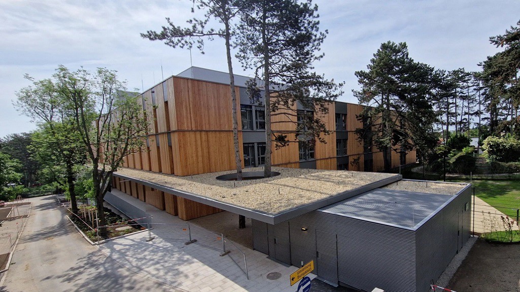 Am Gelände der Klinik Ottakring steht derzeit ein neuer Holzbau. © Georg Hartel