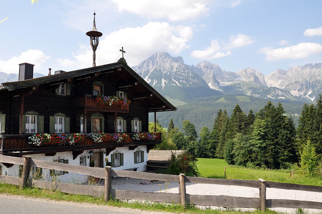 Tiroler Immobilienmarkt normalisiert sich  © AdobeStock