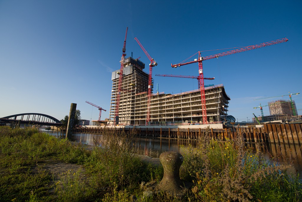 Der Elbtower kurz nach Baustopp © Adobe Stock