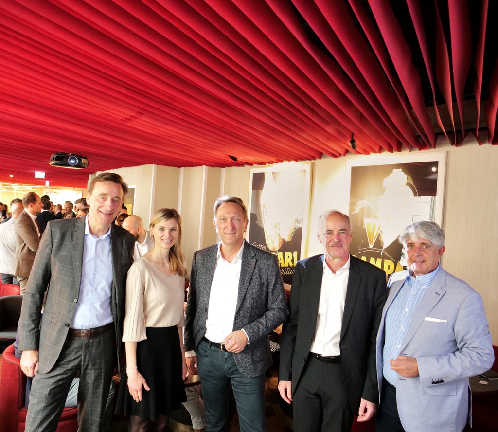 Andreas Ridder (CBRE), Katharina Zeiler (Unibail Rodamco Westfield), Klaus Magele (Morawa), Walter Wölfler (CBRE) und Frank emmerich (CBRE) © CBRE
