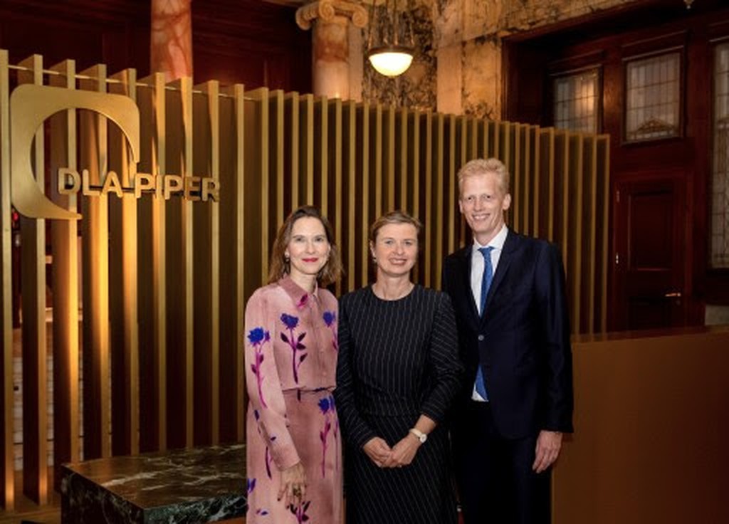Dr. Birgit Kraml, LL.M. (Partnerin und Head of Real Estate bei DLA Piper Österreich; Mag. (FH) Julia Flunger-Schulz, Geschäftsführerin Kunstmeile Krems; Dr. Christoph Mager, Country Managing Partner bei DLA Piper Österreich © DLA Piper