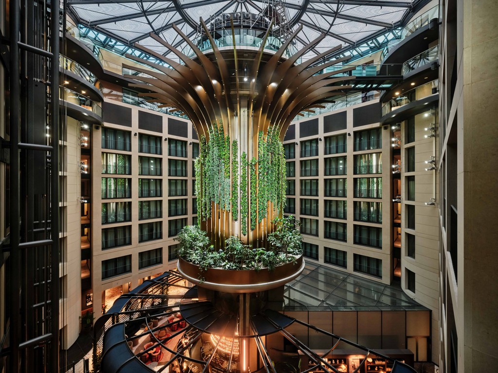 Statt Fischen gibt es jetzt fast 2000 Pflanzen in der Lobby. © Radisson Collection Hotel, Berlin