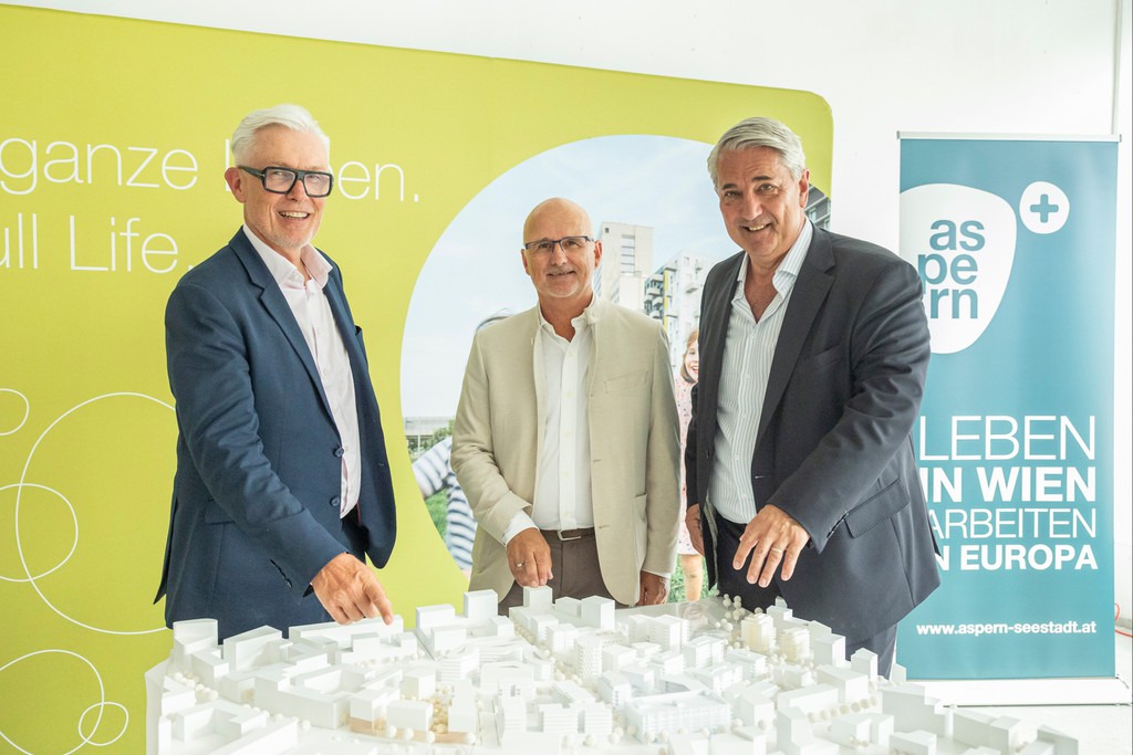 Robert Grüneis, Vorstand Wien 3420, Dieter Groschopf, stv. Geschäftsführer wohnfonds_wien und Ernst Nevrivy, Berzirksvorsteher Donaustadt  © Wien 3420 aspern/APA-Fotoservice/Rudolph