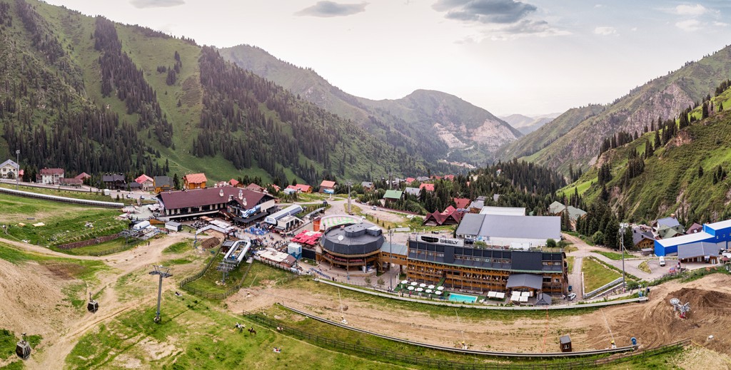 Hotel in den Alpen sind gefragt © Adobe Stock