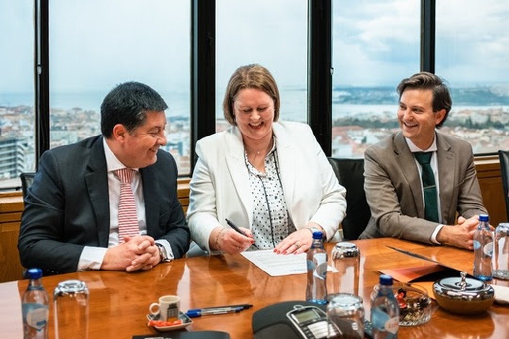 Rui Alpalhão, Chief Executive bei Soliteight; Jackie Brown, Senior Regional Director North & West Europe, Wyndham Hotels & Resorts; Alejandro Scholtz, Development Director Iberia, Wyndham Hotels & Resorts © Wyndham Hotels & Resorts