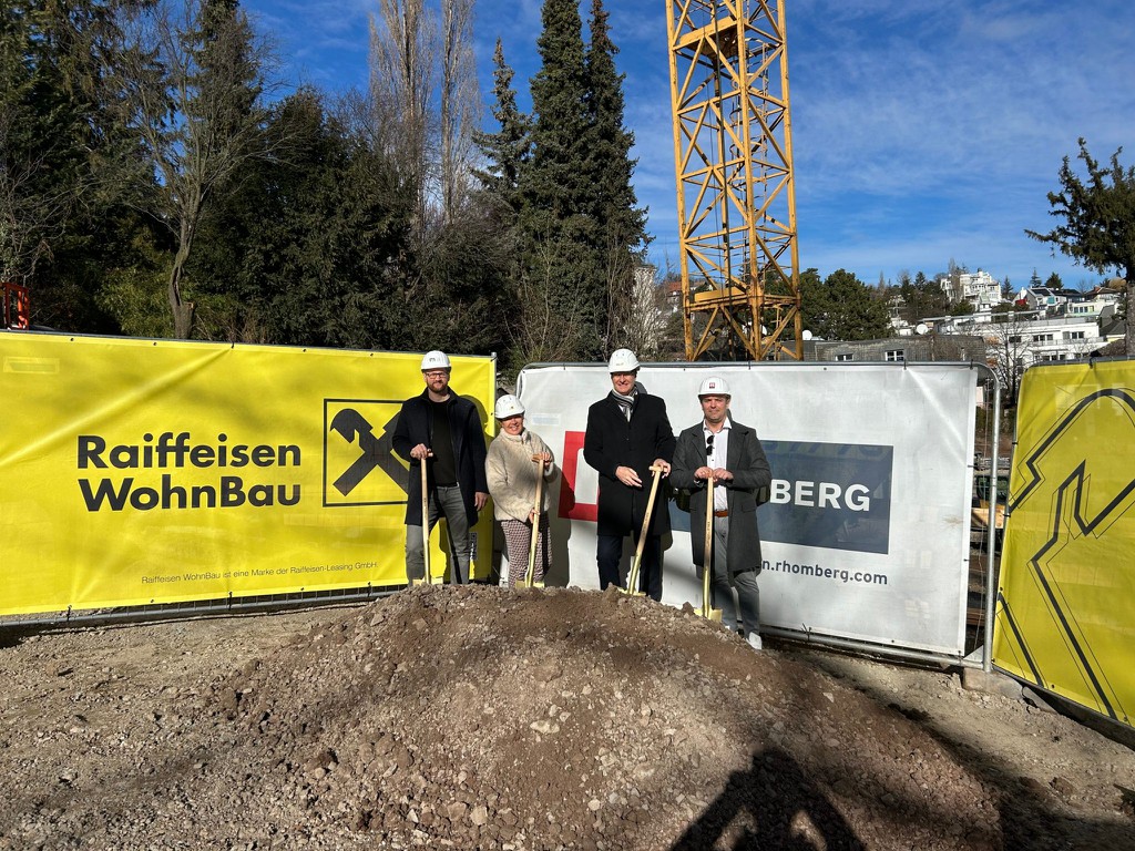 Spatenstich mit Gerhard Moßburger (Architekt), Gerhild Bensch-König + Thomas Hussl (Raiffeisen WohnBau) und Jürgen Kainz (Rhomberg Bau). © Raiffeisen WohnBau