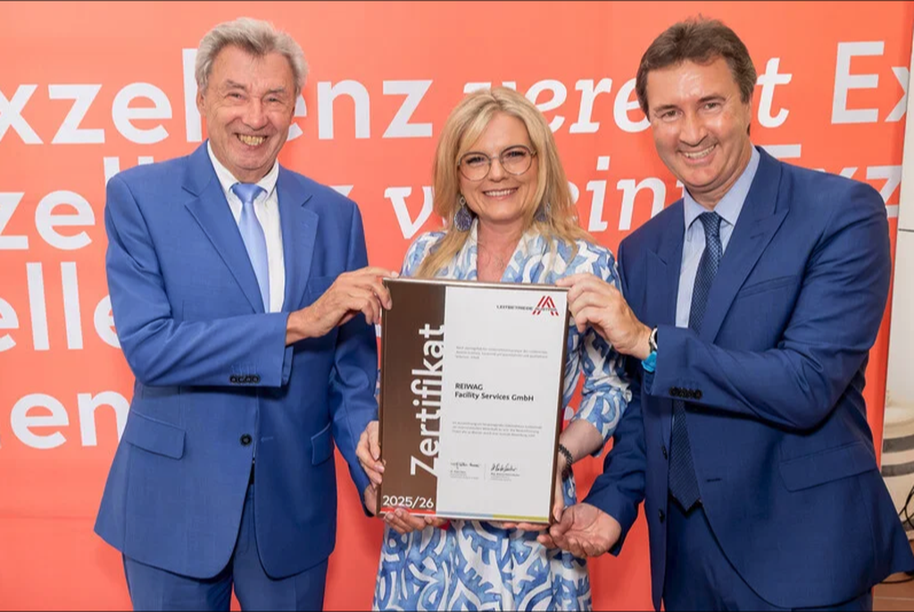 Die Übergabe des Zertifikates. © Christian Mikes