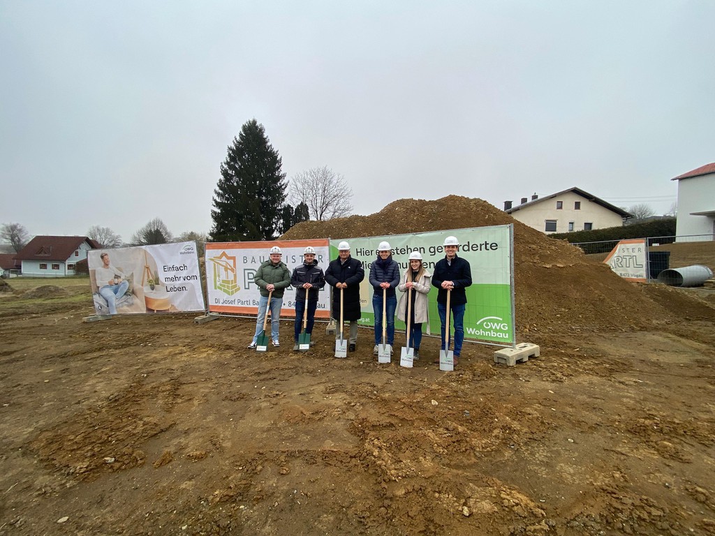 vlnr: Richard Windbacher + Christopher Feirer (Partl), BM Johann Posch, Bettina Thaller + Alexandra Pintaric (ÖWG),  Moritz Purr (Gemeinde Groß St. Florian). © ÖWG Wohnbau